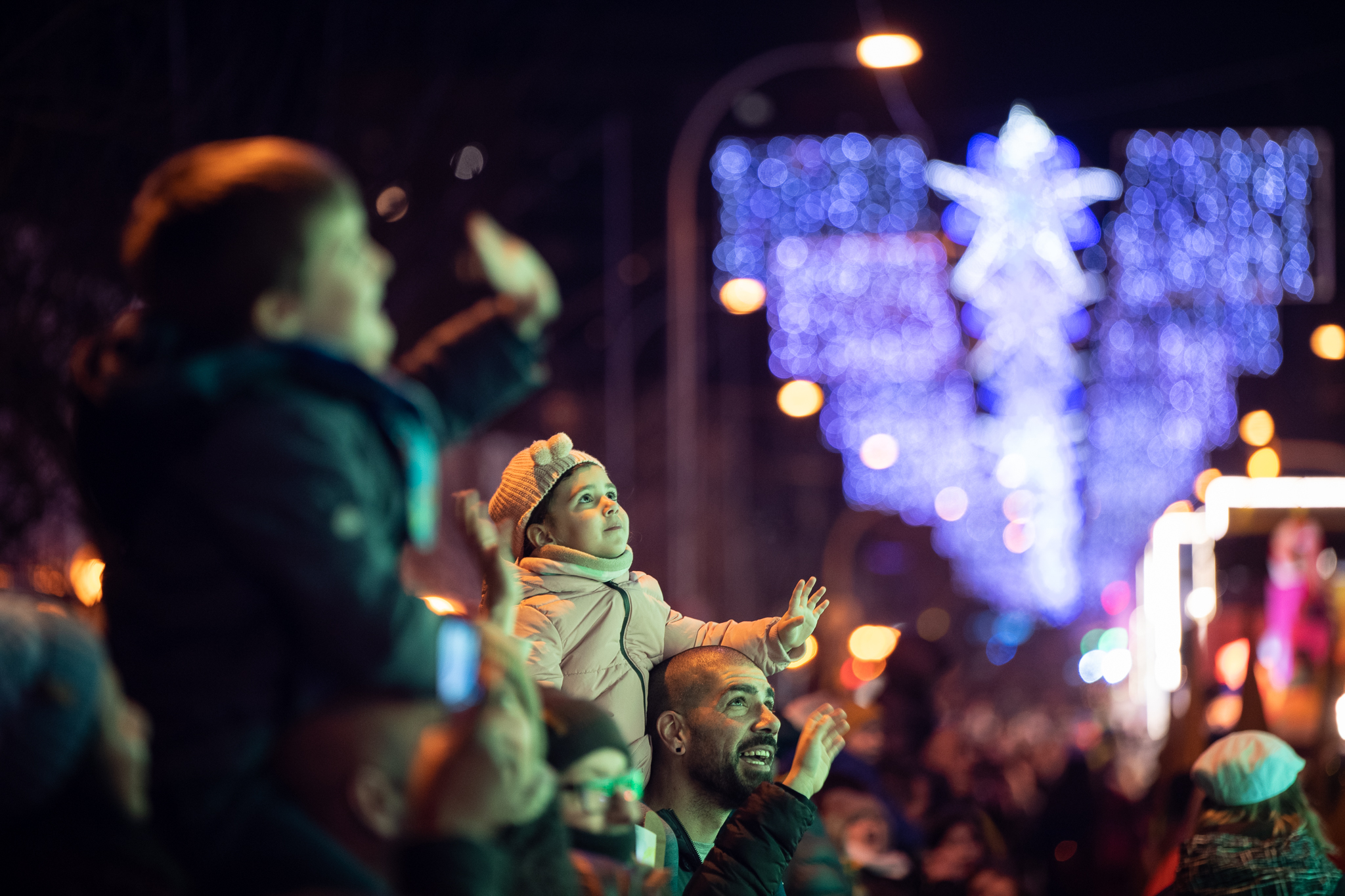 Infants amb alegria als ulls en veure passar els reis | Roger Benet